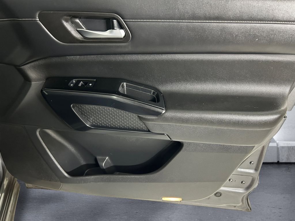 Used 2022 Gray Nissan S image 15