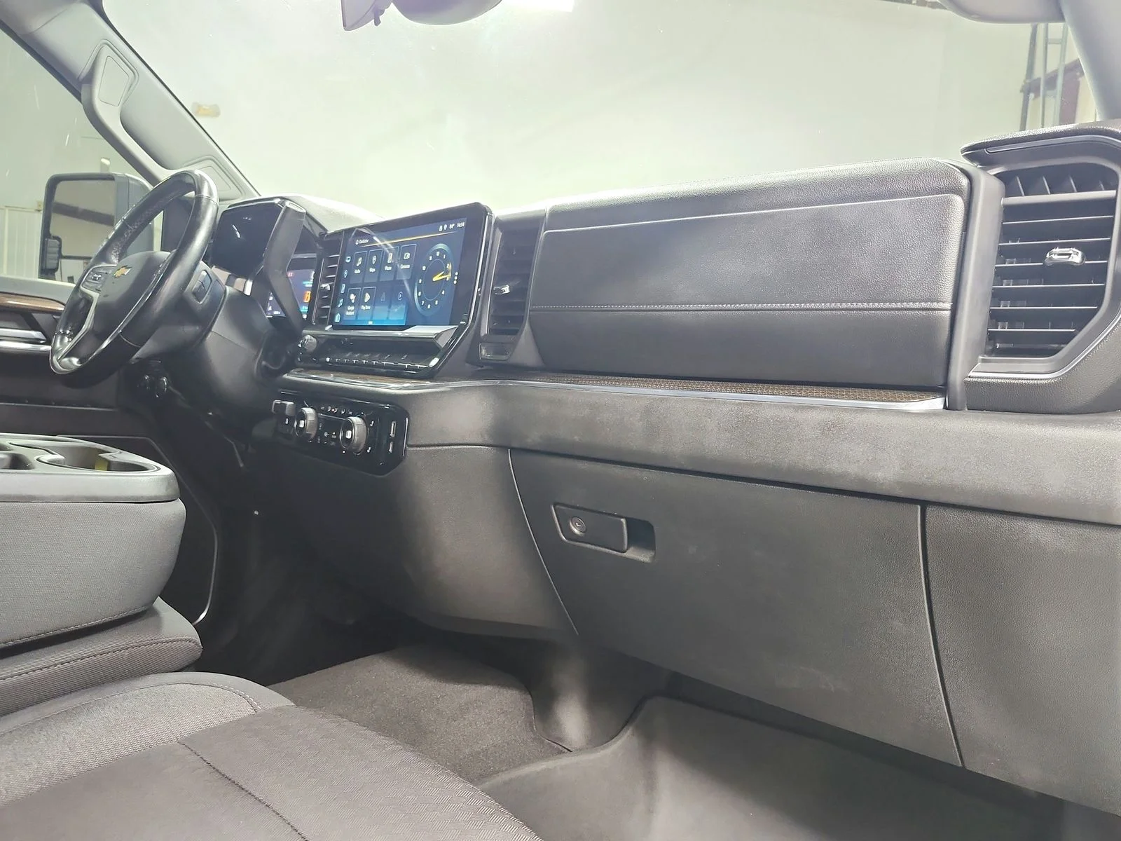 Used 2024 White Chevrolet LT image 41
