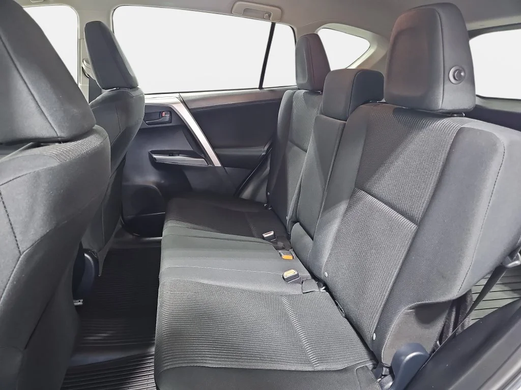 Used 2017 White Toyota LE image 12