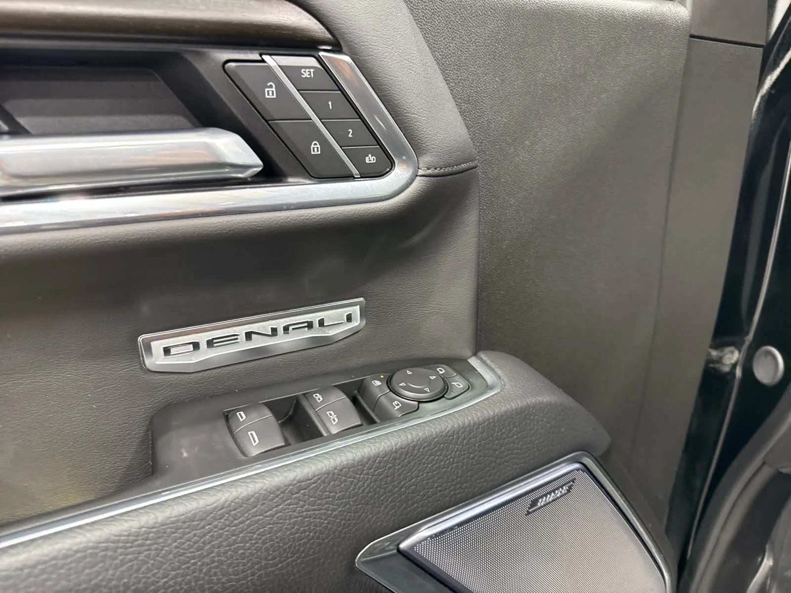 Used 2025 Onyx Black GMC Denali image 18