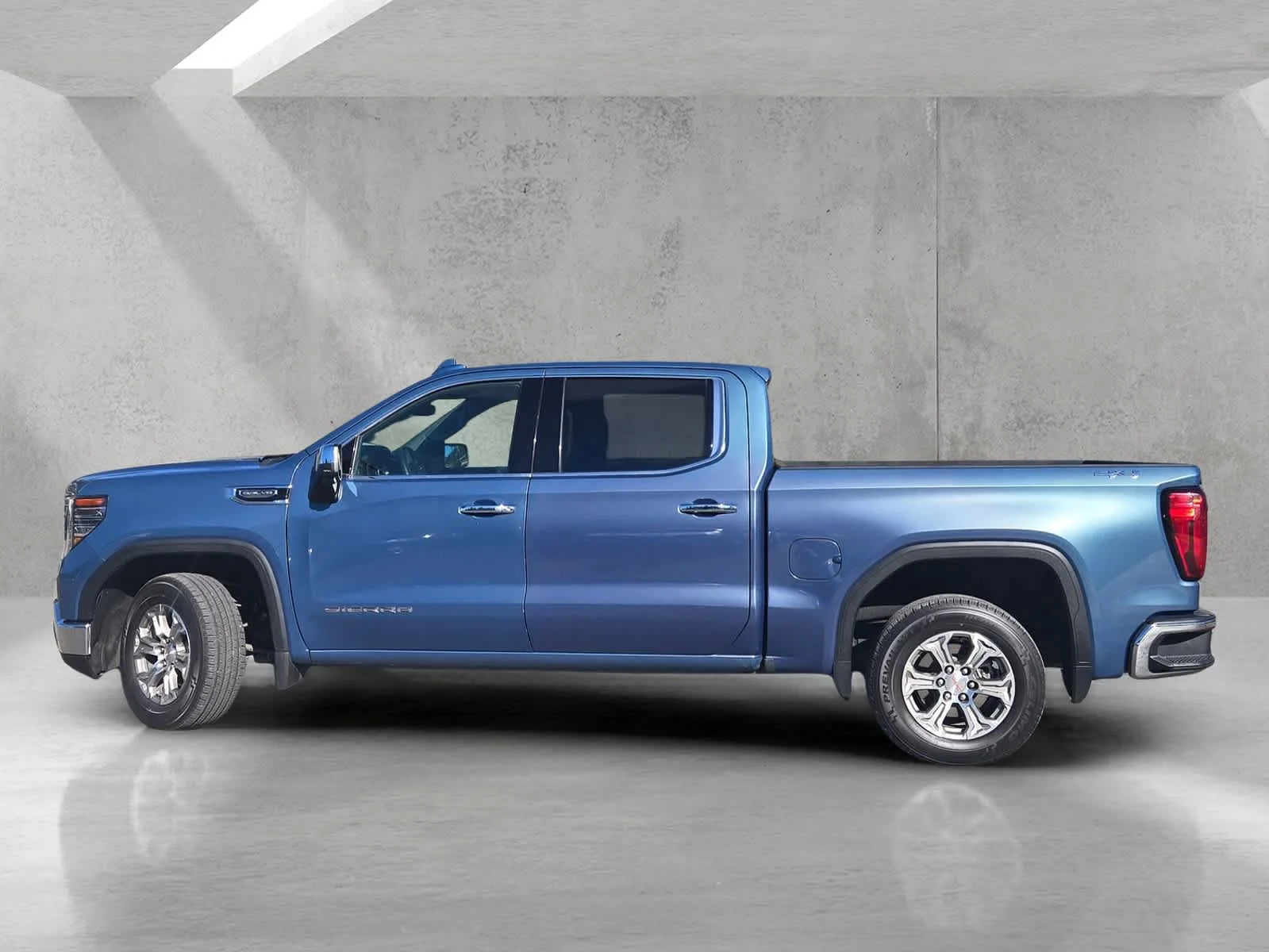 Used 2024 Downpour Metallic GMC SLT image 7