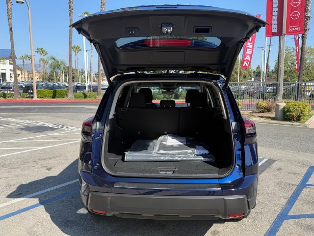 New 2026 Deep Ocean Blue Pearl Nissan SV image 7