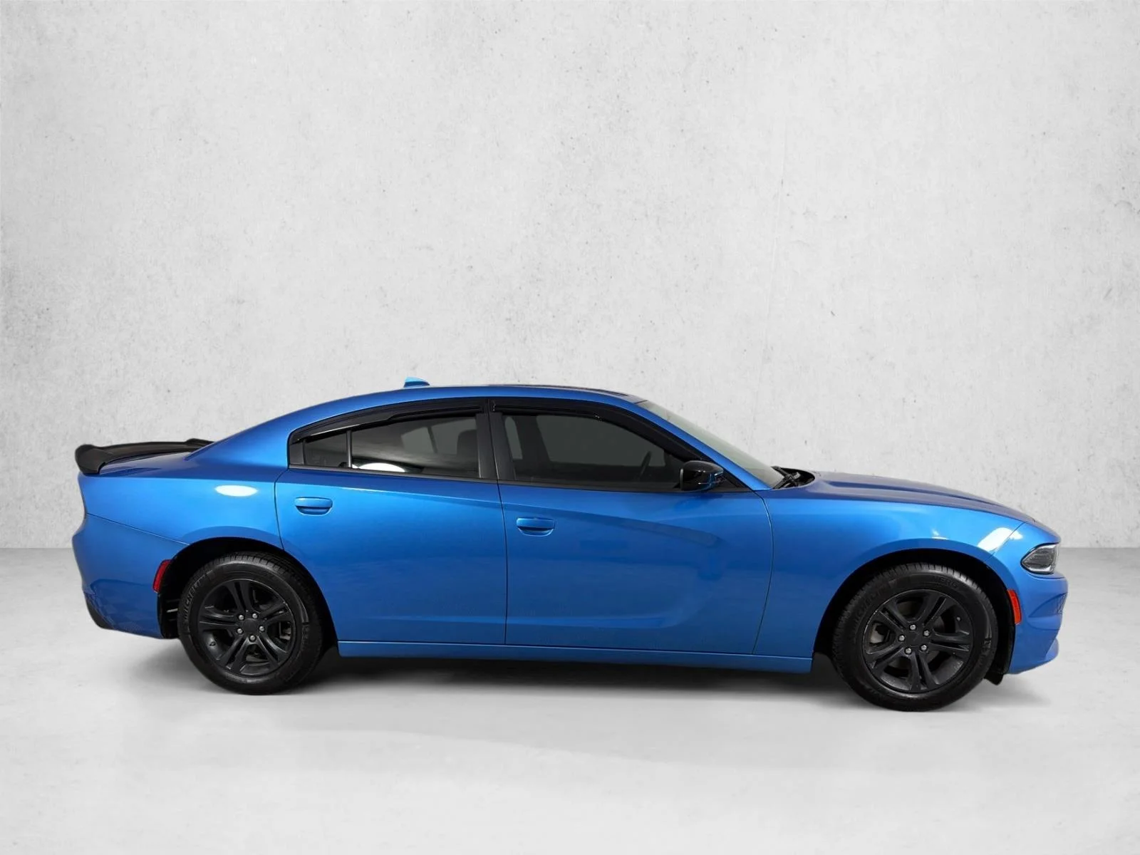Used 2023 B5 Blue Pearlcoat Dodge SXT image 3