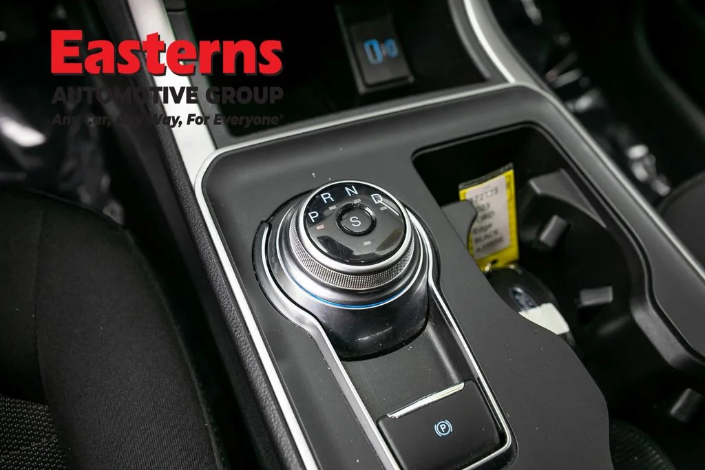Used 2023 Black Ford SE image 12