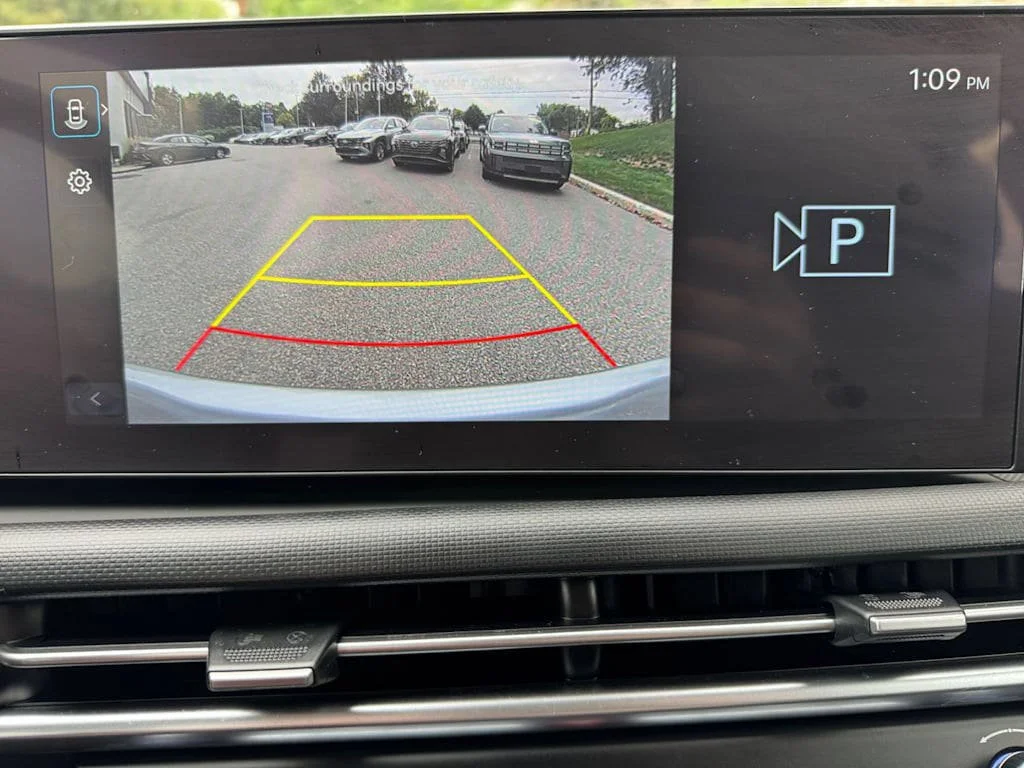 Used 2025 Silver Hyundai SE image 10