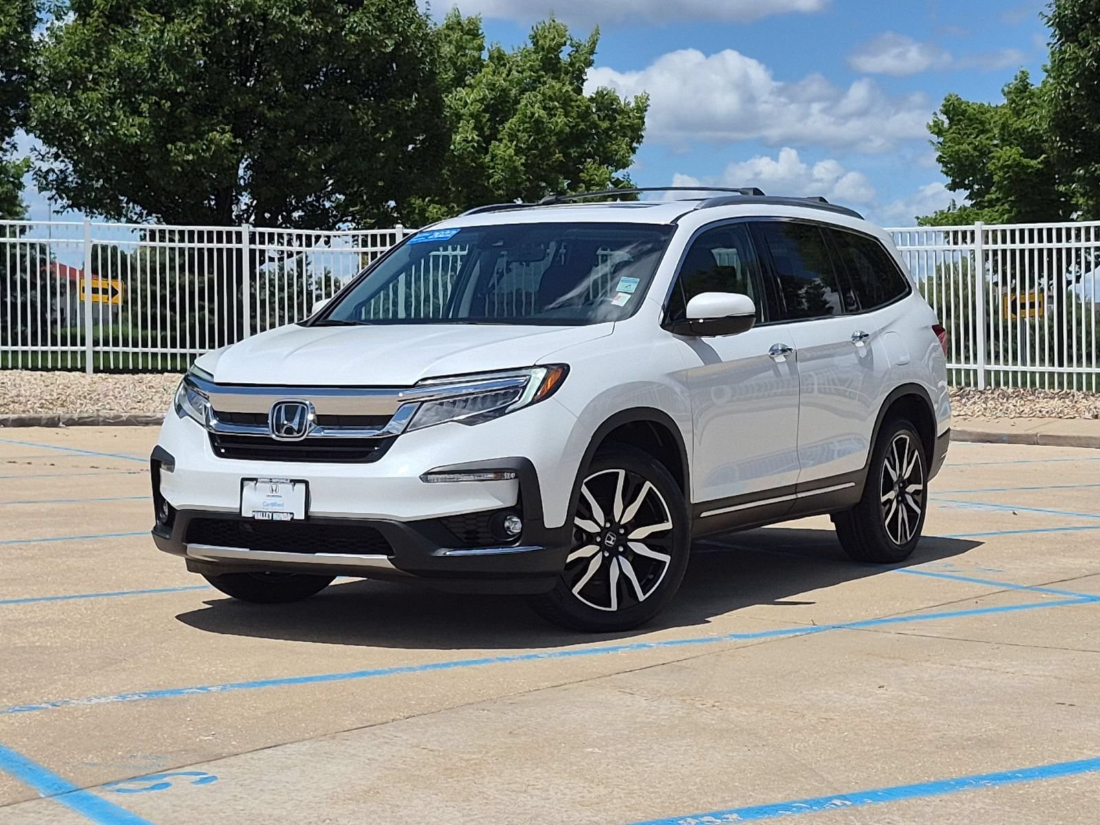 Used 2022 White Honda Touring 7-Passenger image 2