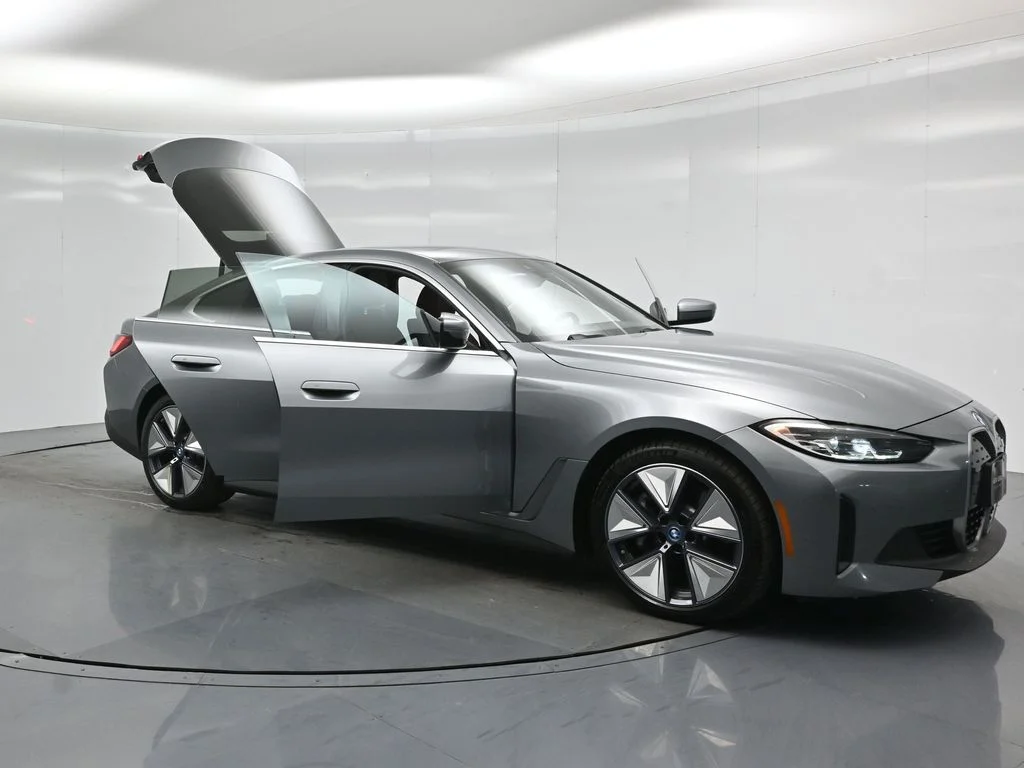 Used 2023 Gray BMW eDrive40 image 34