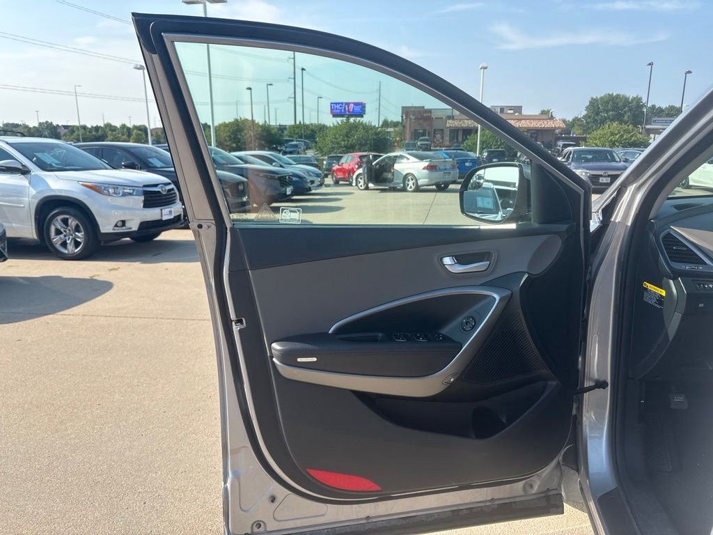 Used 2016 Iron Frost Hyundai SE image 9