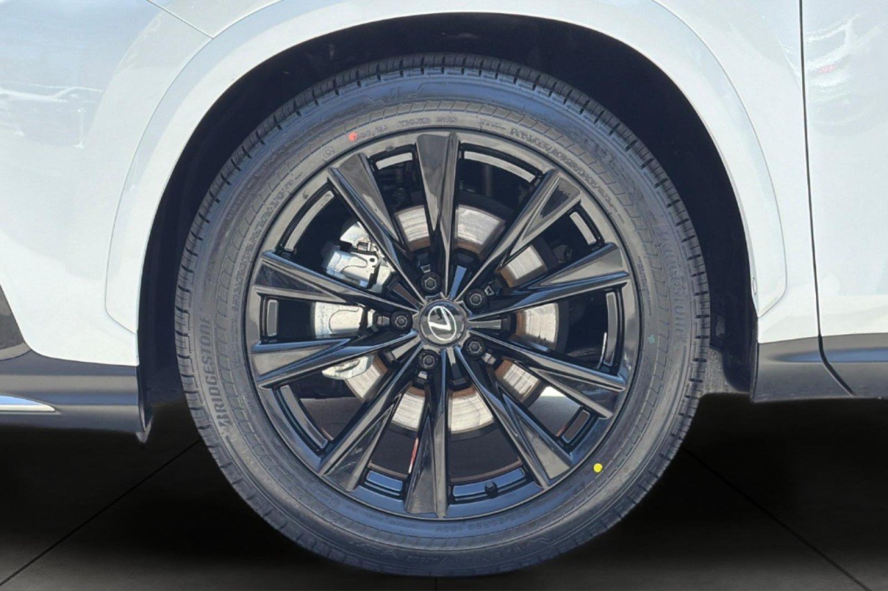Used 2024 Ultra White Lexus NX 450h+ F SPORT Handling image 25