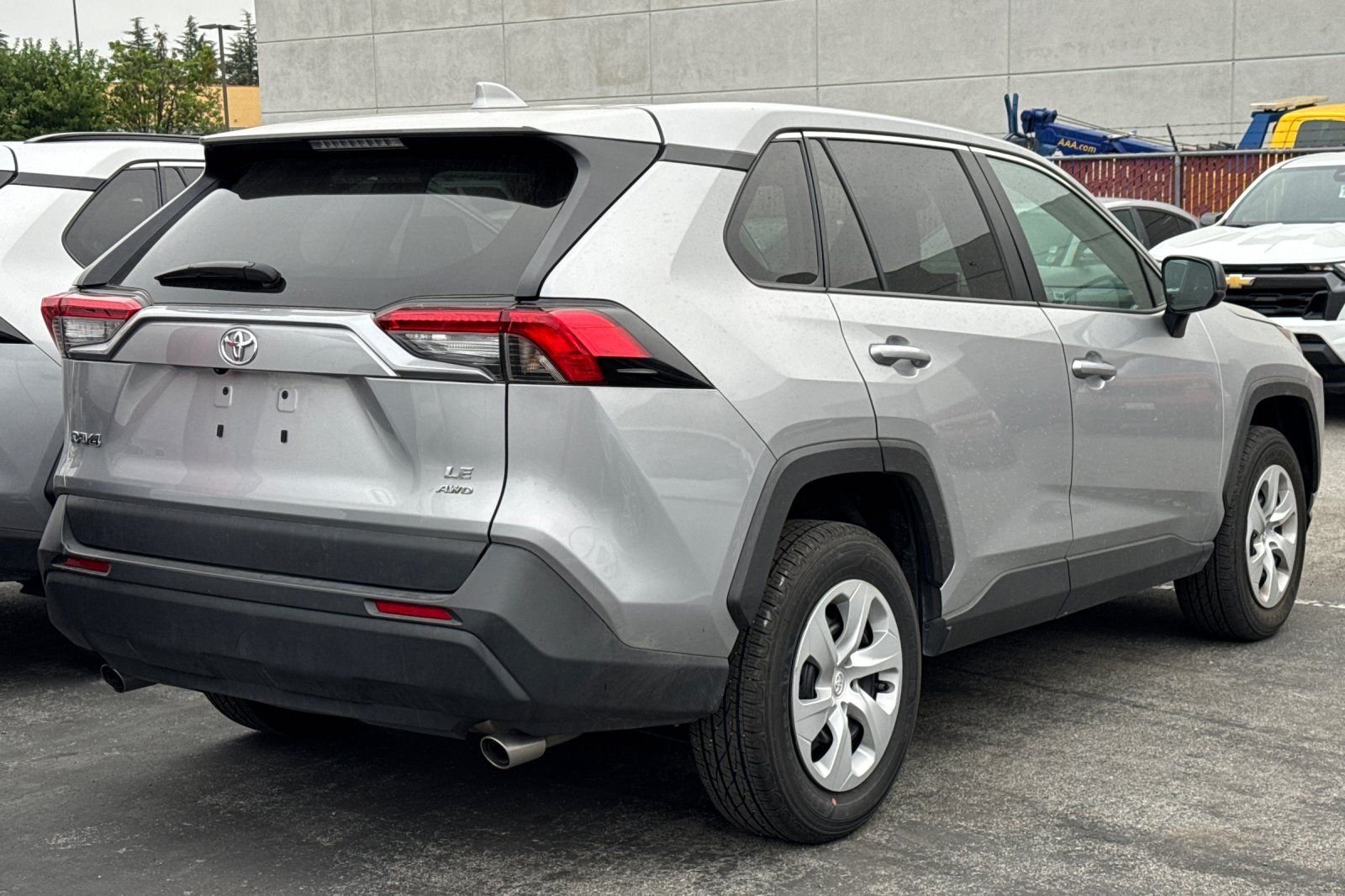 2025 Toyota RAV4 LE photo 5