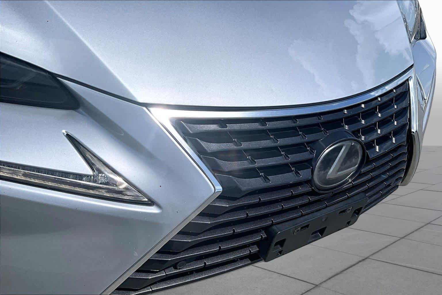 Used 2018 Silver Lining Metallic Lexus  image 28