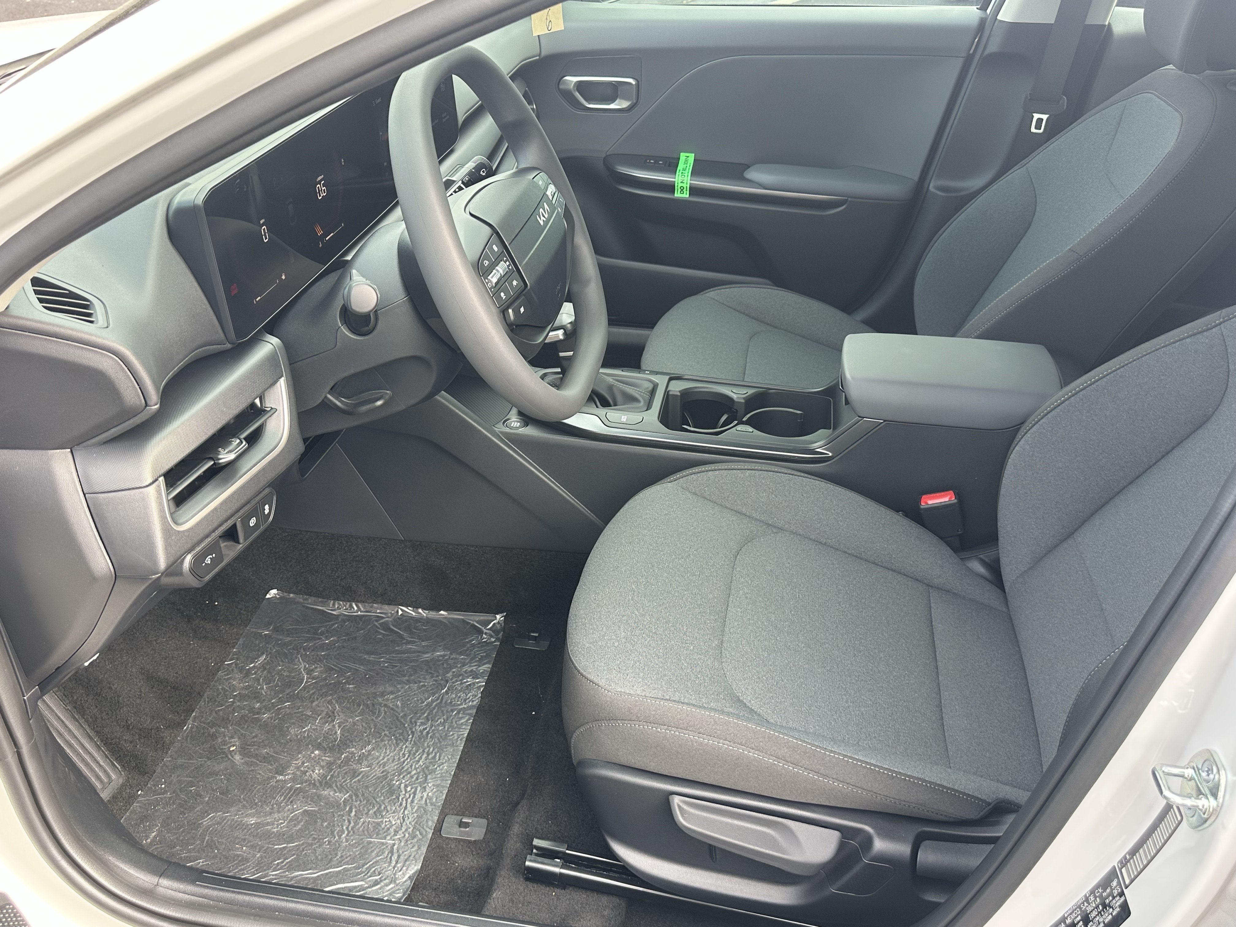 New 2026 Snow White Pearl Kia LXS image 10