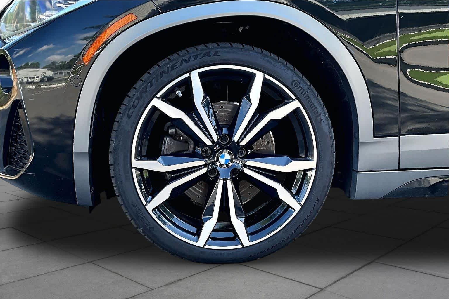 Used 2018 Black Sapphire Metallic BMW xDrive28i image 11