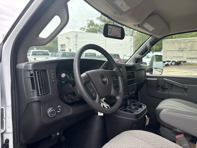 New 2025 Summit White Chevrolet 1WT image 10