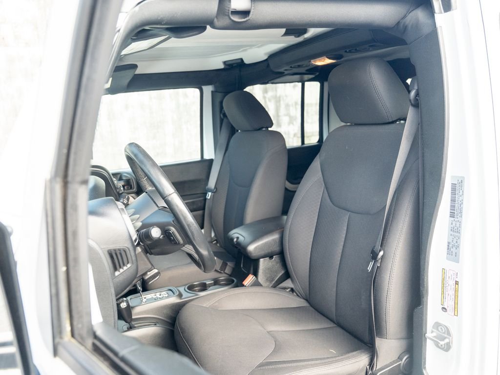 Used 2017 White Jeep Unlimited Sport image 21