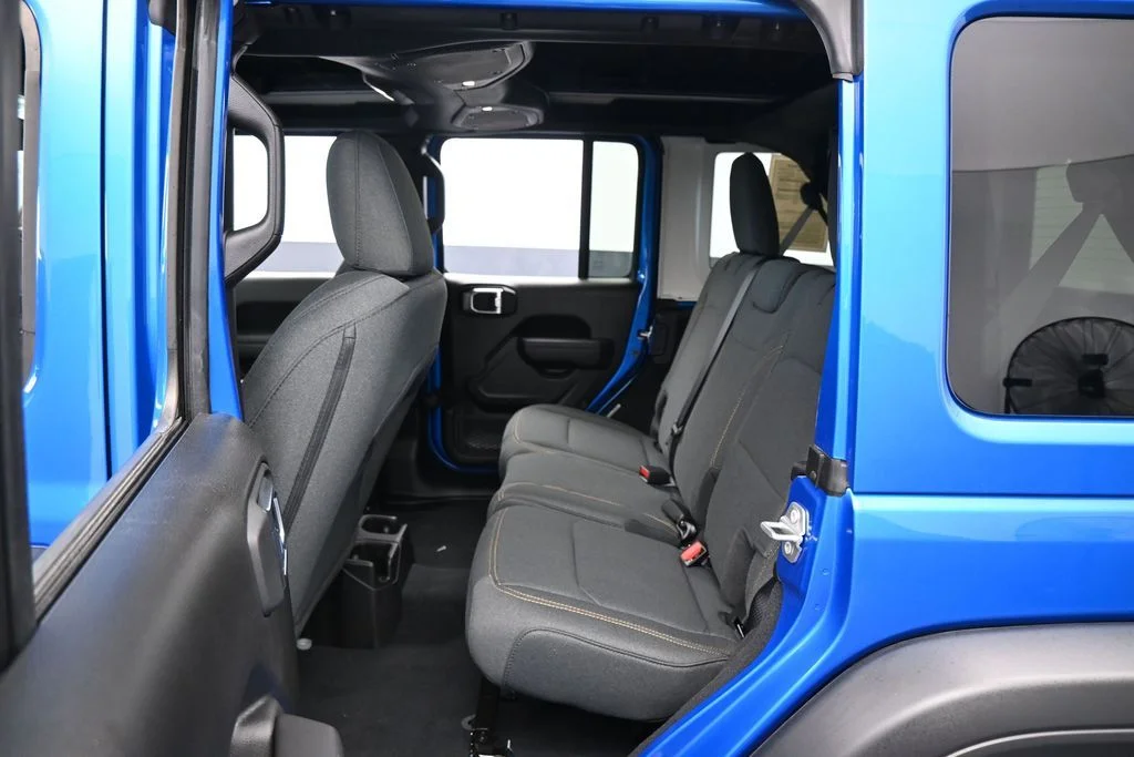Used 2025 Hydro Blue Pearl Coat Jeep Sport S image 27