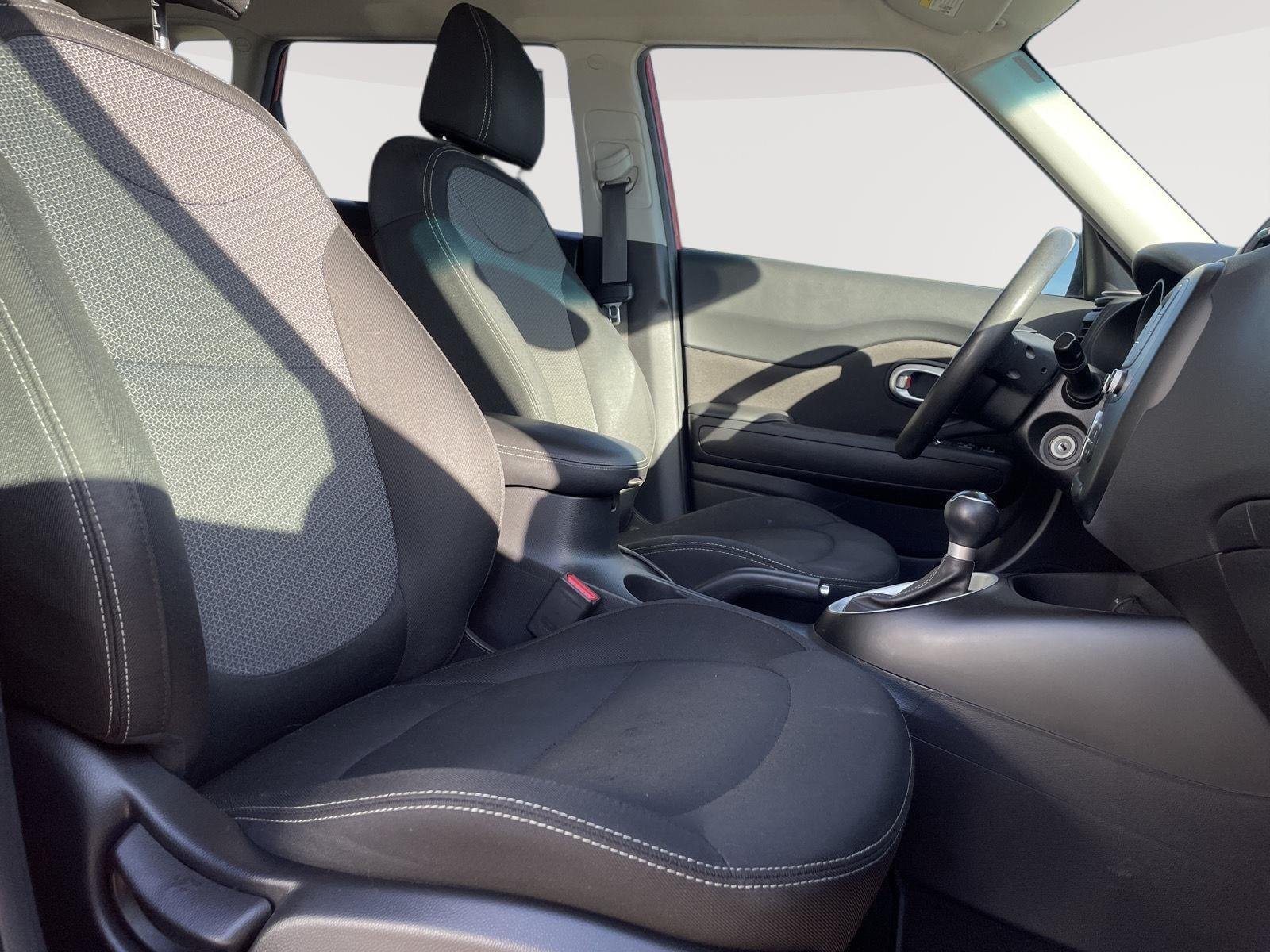 Used 2017 Inferno Red Kia + image 4