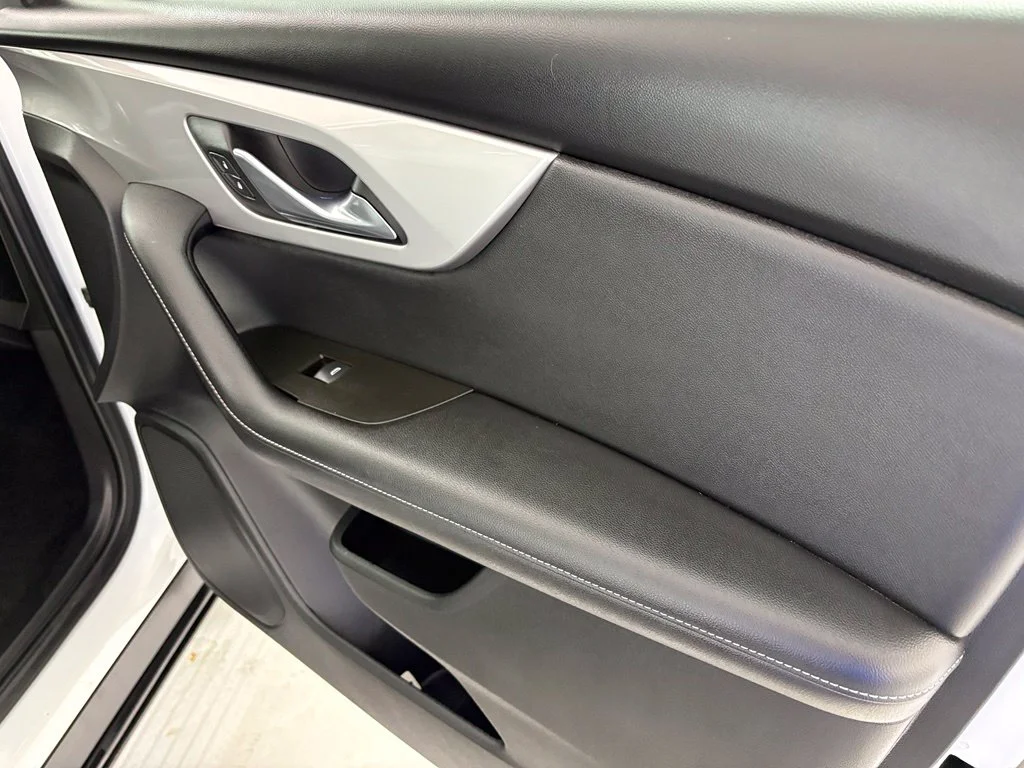 Used 2025 Summit White Chevrolet LT image 38