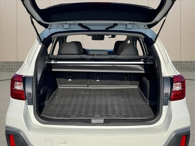 Used 2019 White Subaru 2.5i Premium image 16