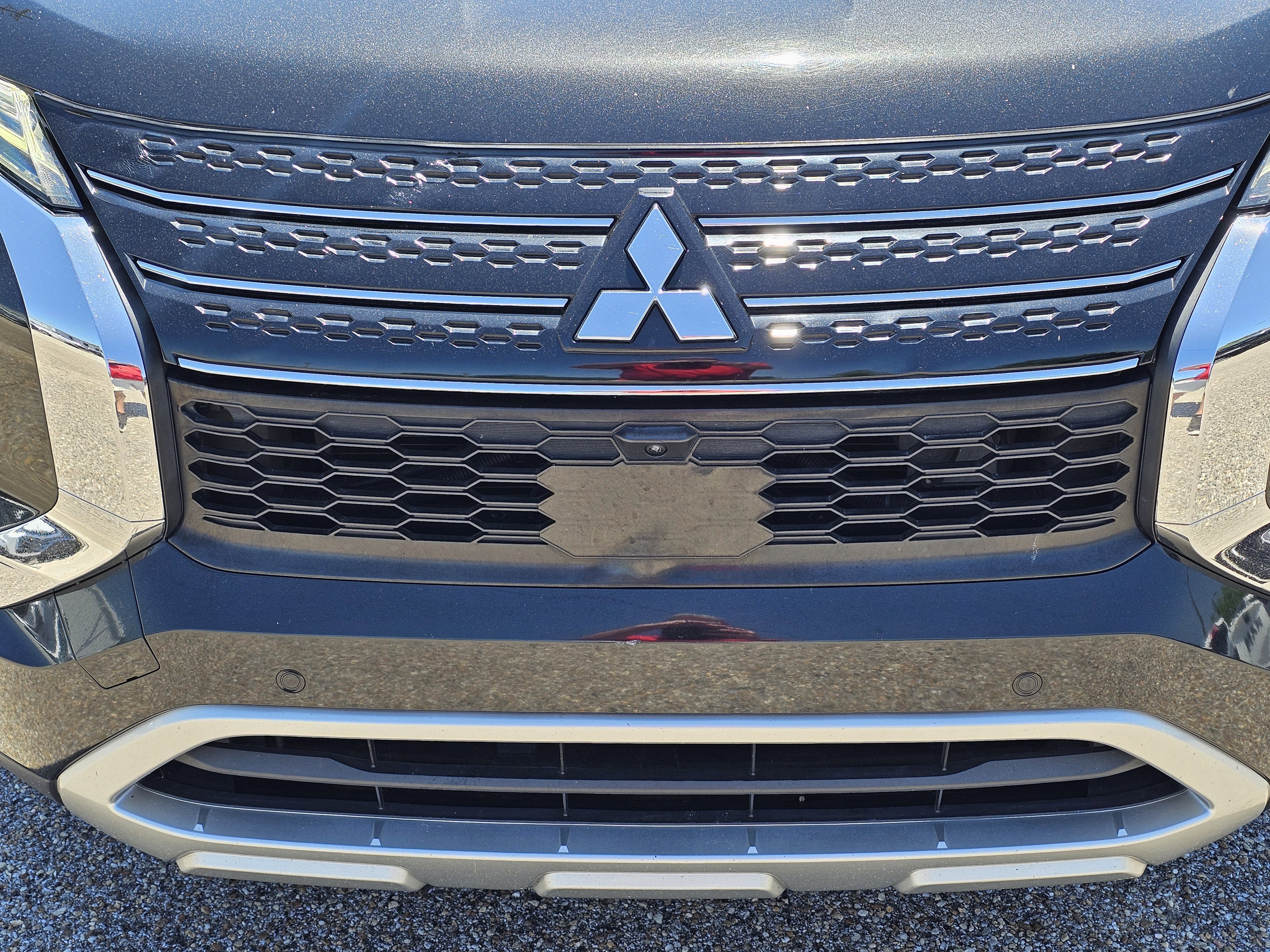 Used 2022 Black Diamond Mitsubishi SE Launch Edition image 3