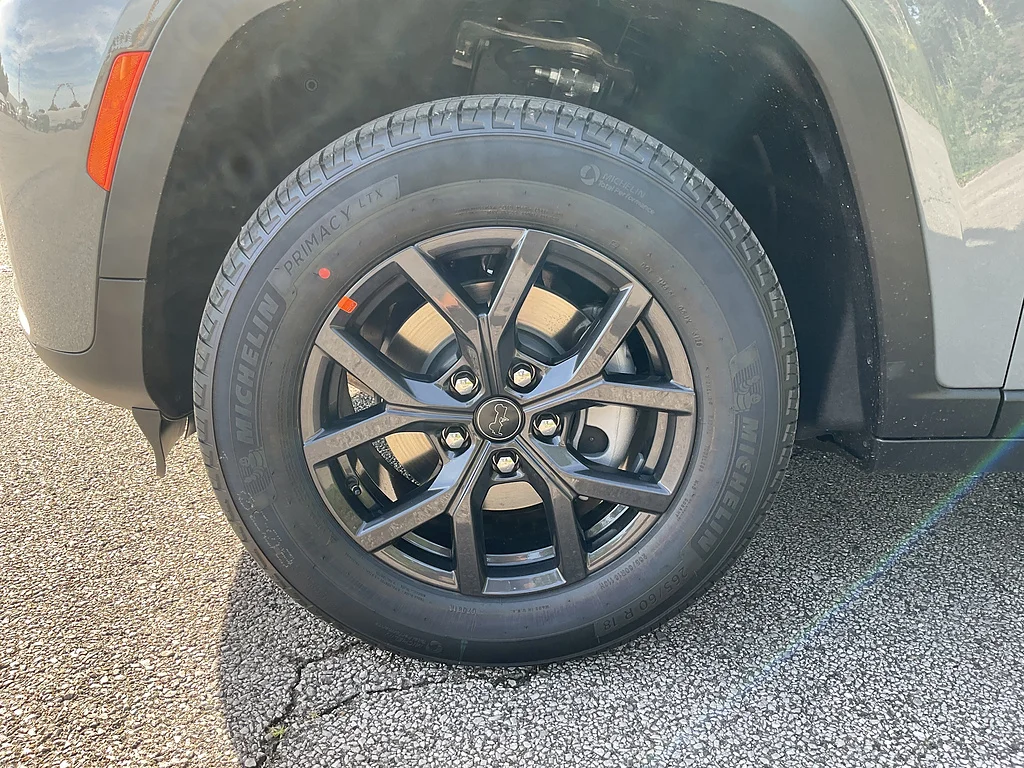 New 2027 Sting-Gray Clearcoat Jeep Laredo Altitude image 15