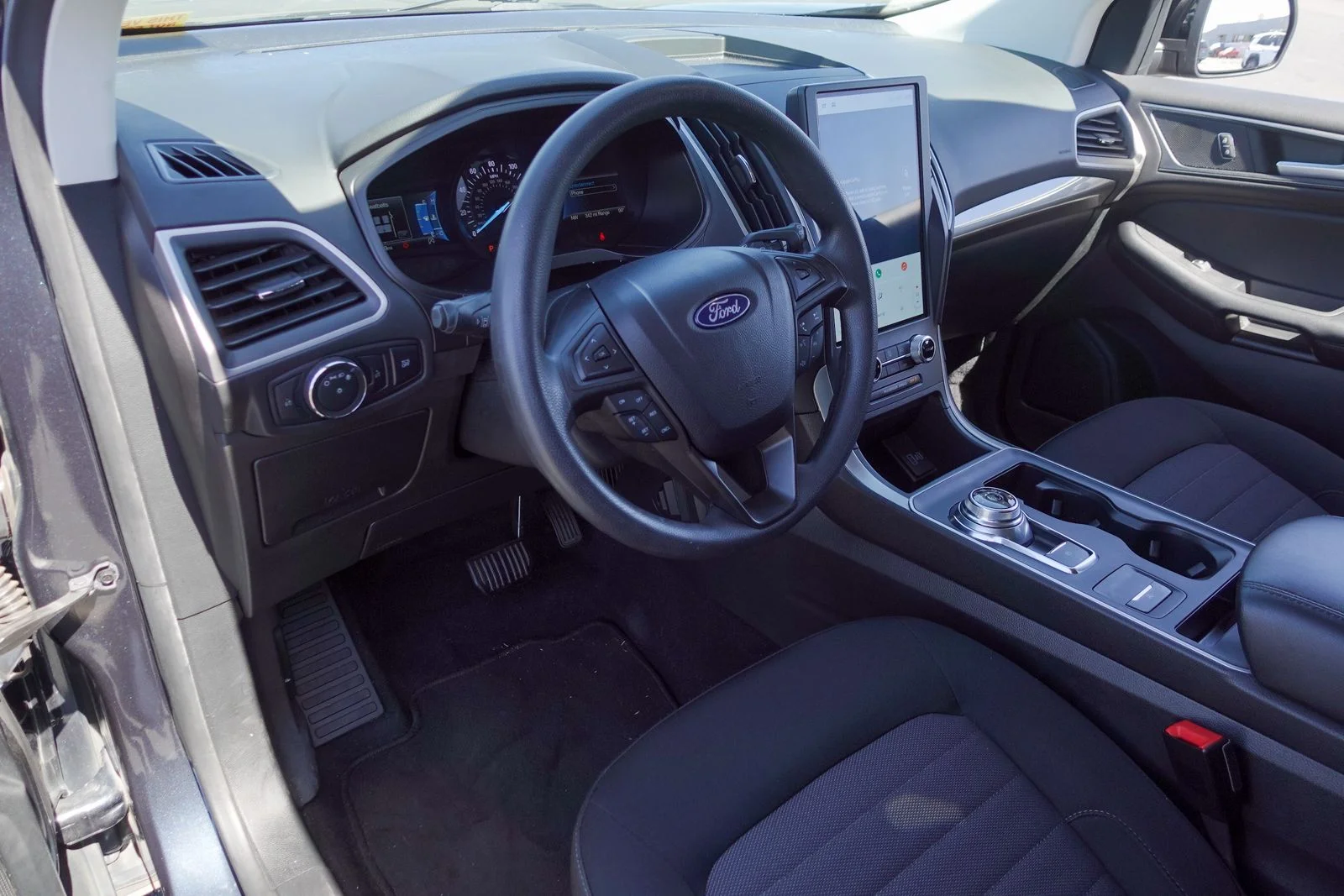 Used 2022 Blue Metallic Ford SE image 9