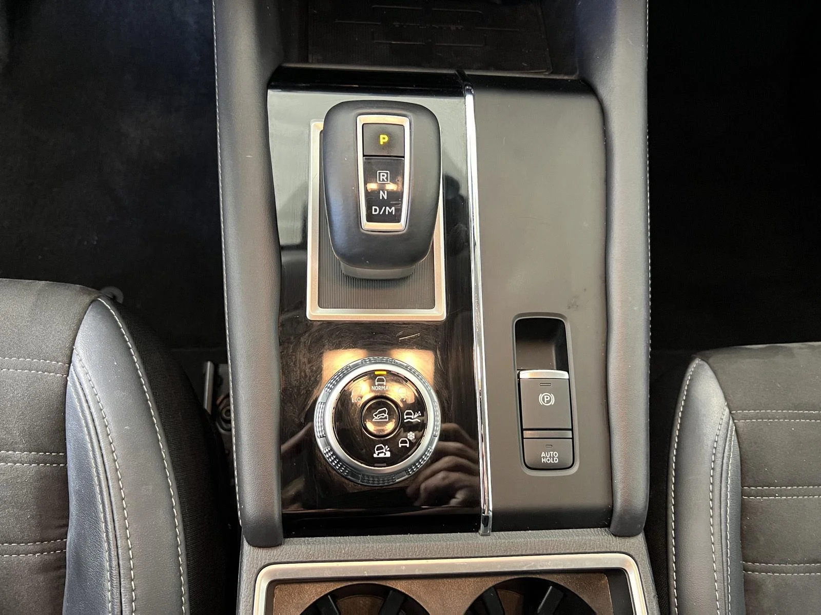 Used 2023 White Diamond Mitsubishi SE image 26
