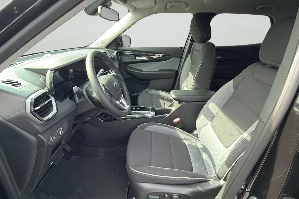 New 2026 Mosaic Black Metallic Chevrolet LT image 18