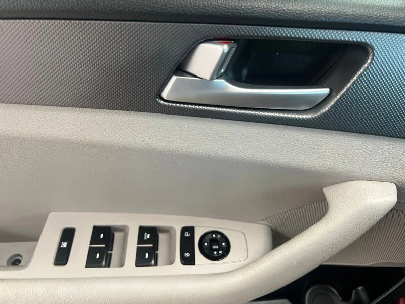 Used 2015 Red Hyundai SE image 19