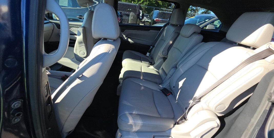 Used 2021 Obsidian Blue Pearl Honda EX-L image 13