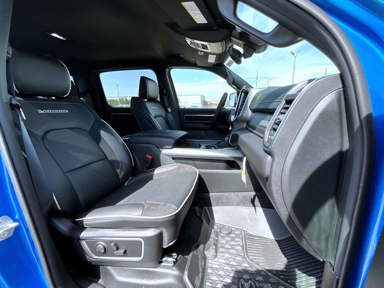 New 2026 Hydro Blue Pearl-Coat Exterior Paint RAM Laramie image 16