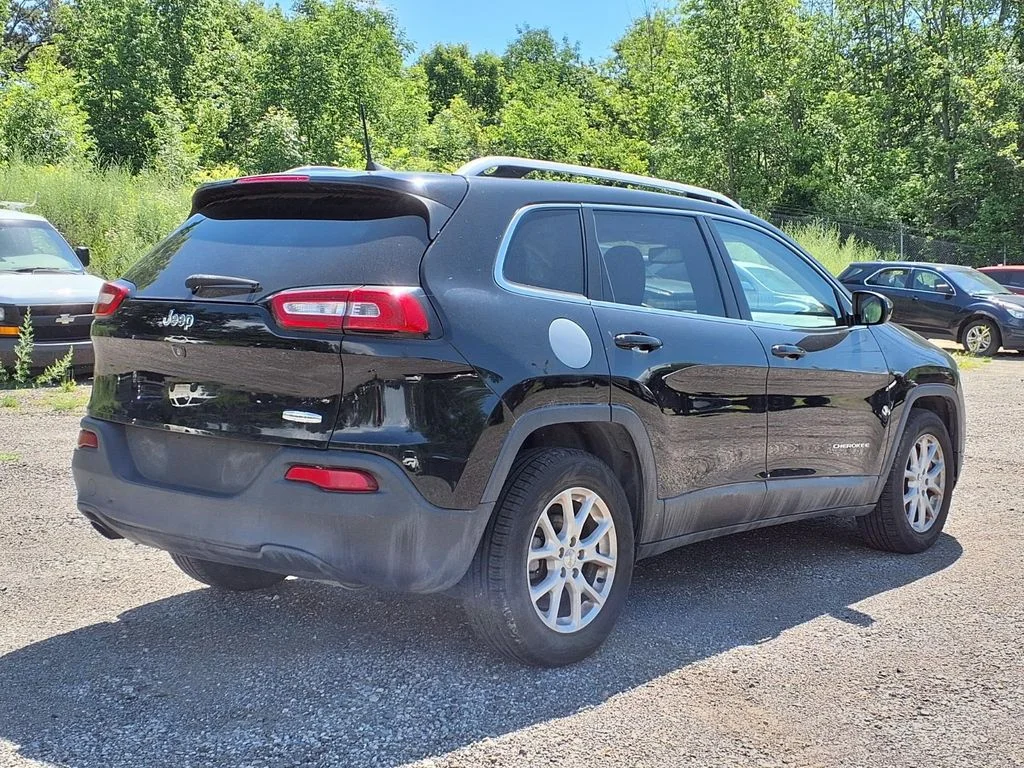 Used 2018 Black Jeep Latitude image 4