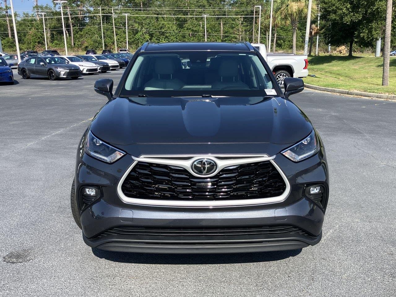 Used 2021 Gray (Magnetic Gray Metallic) Toyota XLE image 8