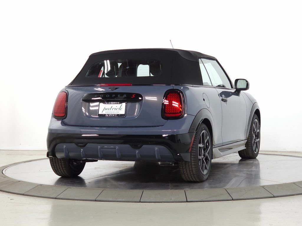 New 2026 Gray Metallic MINI Iconic image 7
