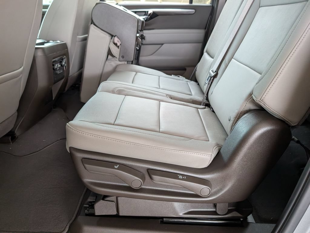 2026 Chevrolet Suburban LT - Photo 7