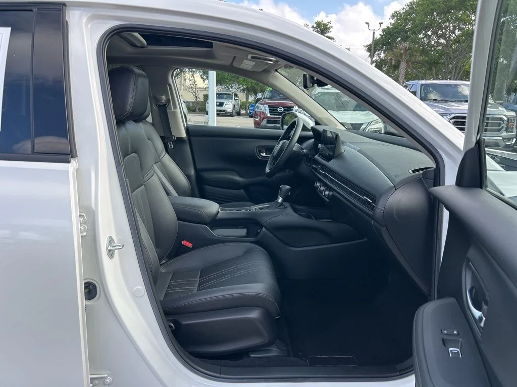Used 2023 White Honda EX-L image 40