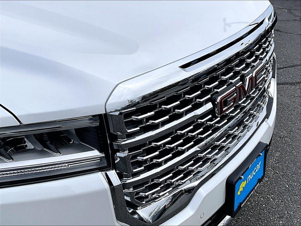 Used 2023 White Frost Tricoat GMC Denali image 32