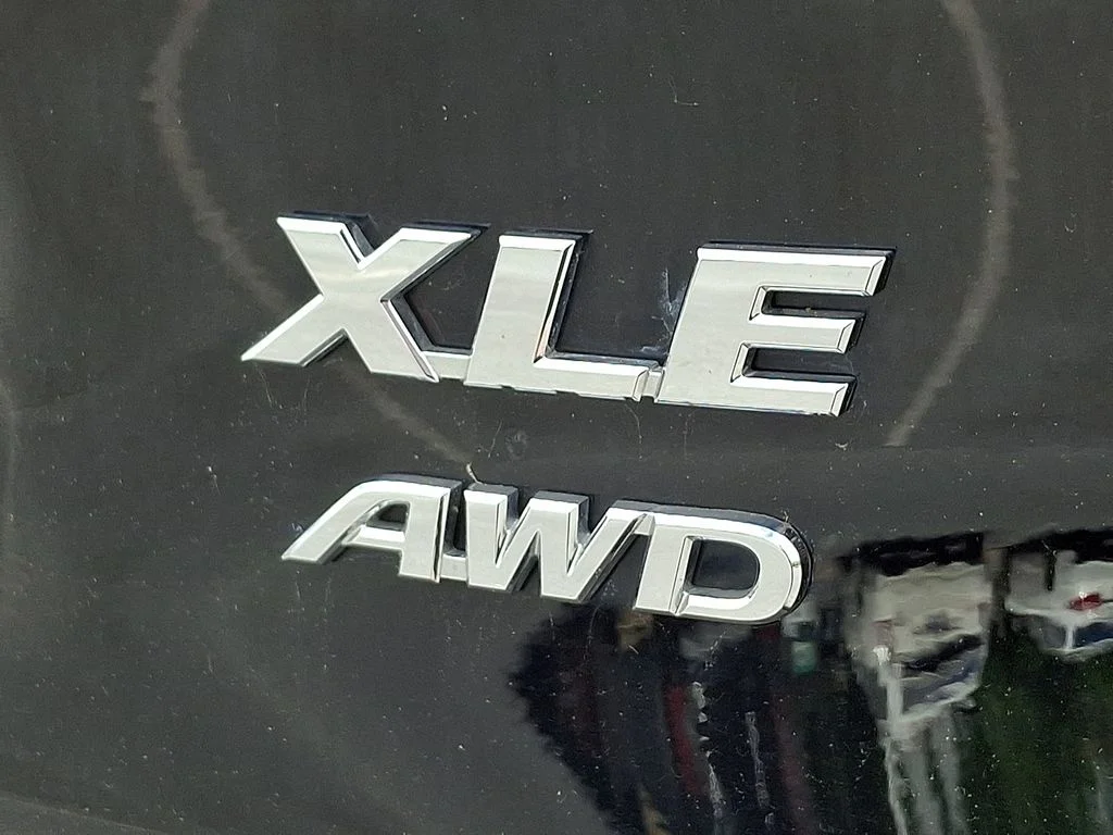 2025 Toyota RAV4 XLE - Photo 31