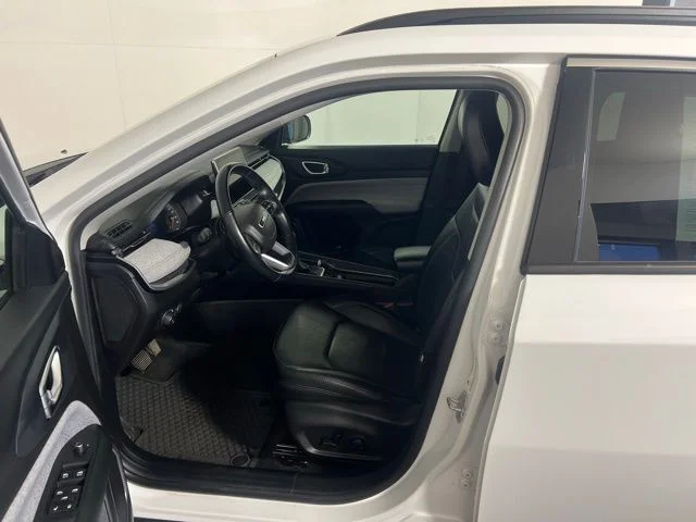 Certified Used 2022 White Jeep Latitude Lux image 18