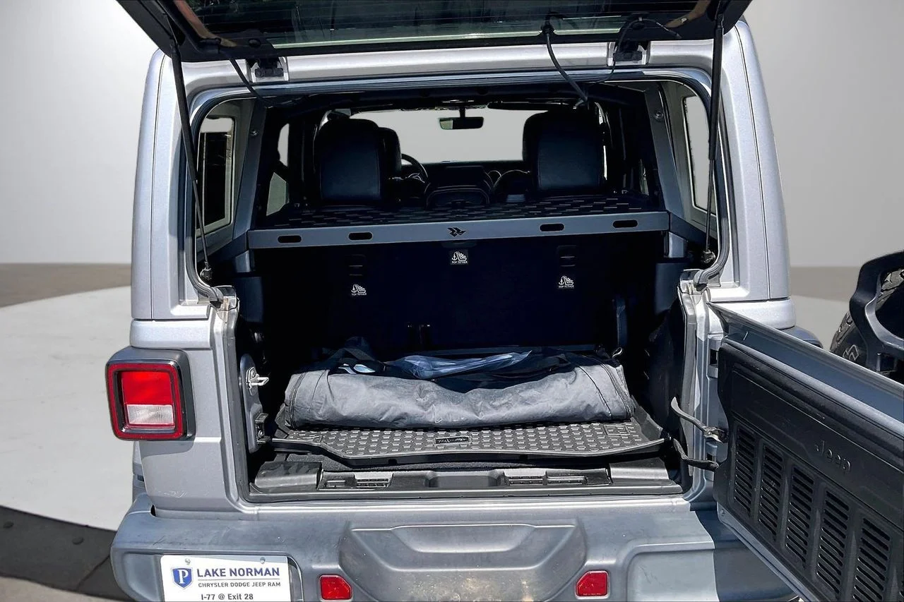Certified Used 2018 Silver Jeep Sahara image 26