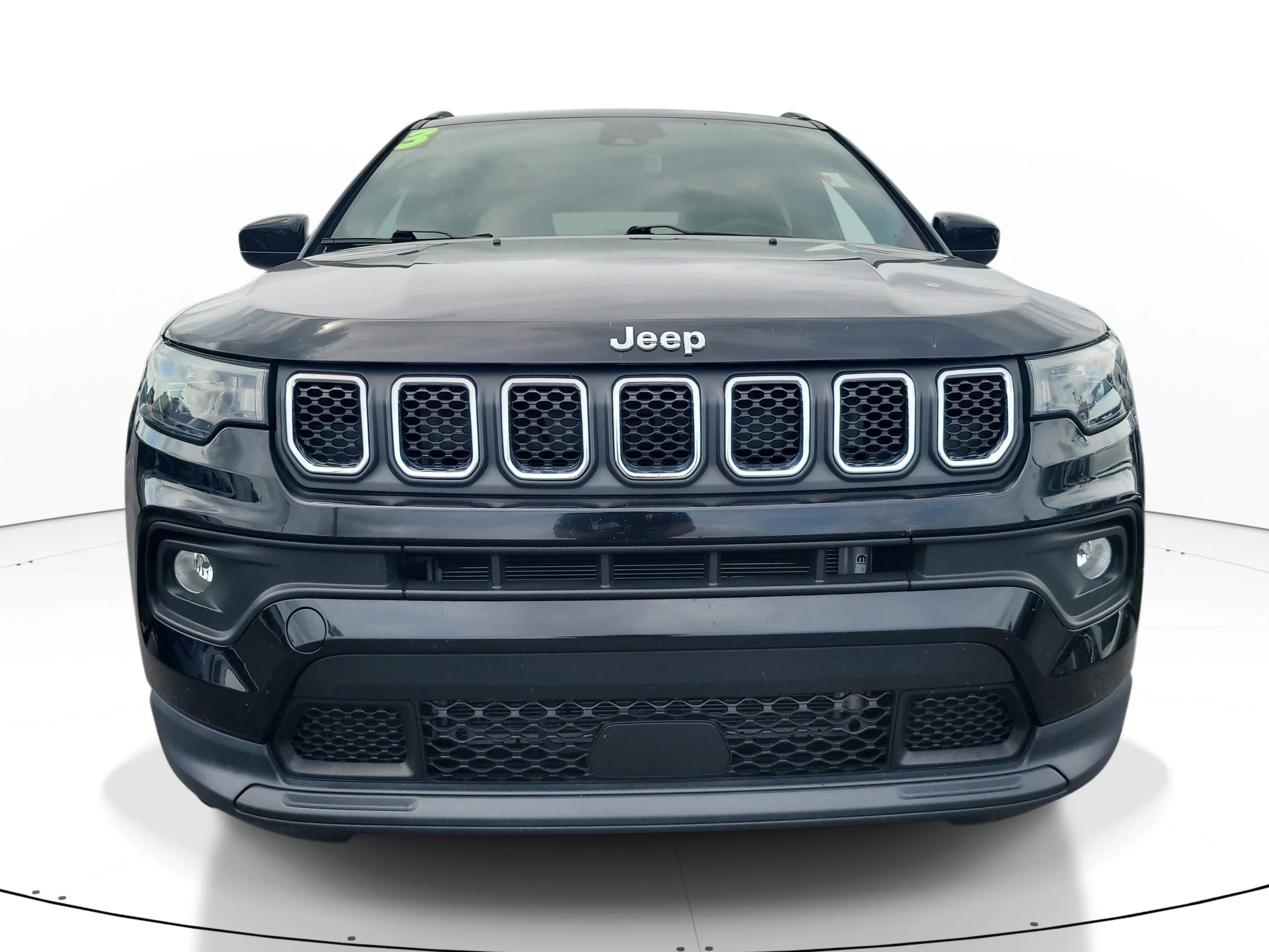 Used 2023 Diamond Black Crystal Pearlcoat Jeep Latitude image 2