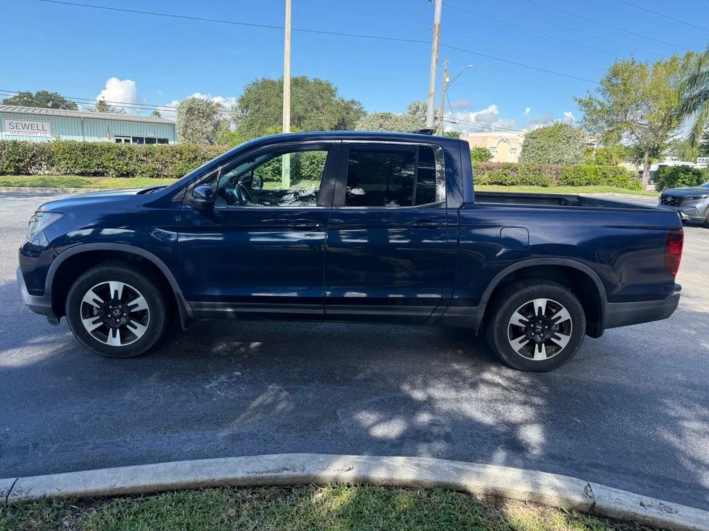 Used 2020 Obsidian Blue Pearl Honda RTL image 2