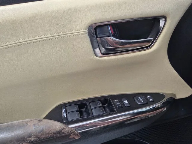 Used 2015  Toyota XLE image 29