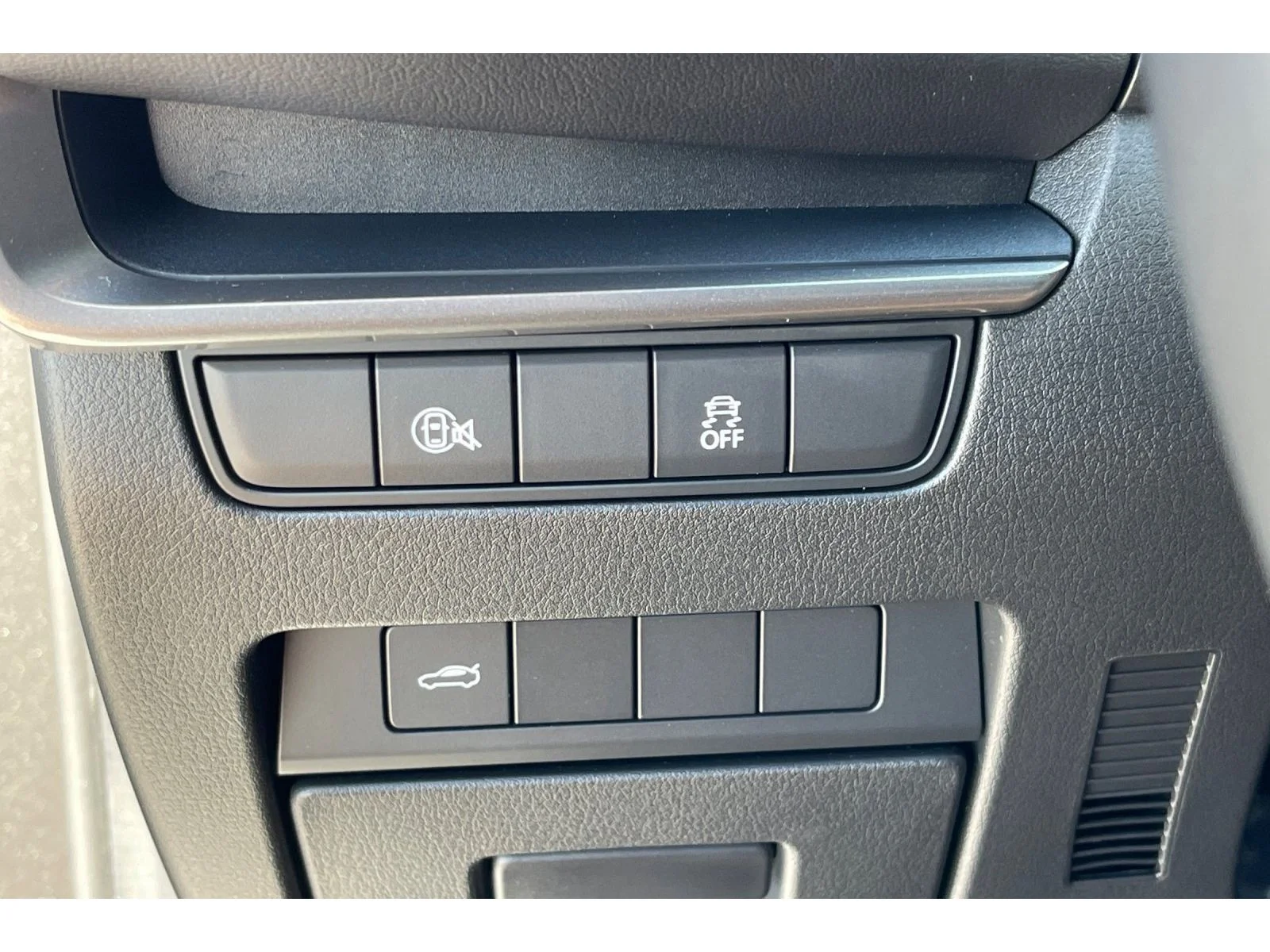 Used 2025 Machine Gray Metallic Mazda Select image 40