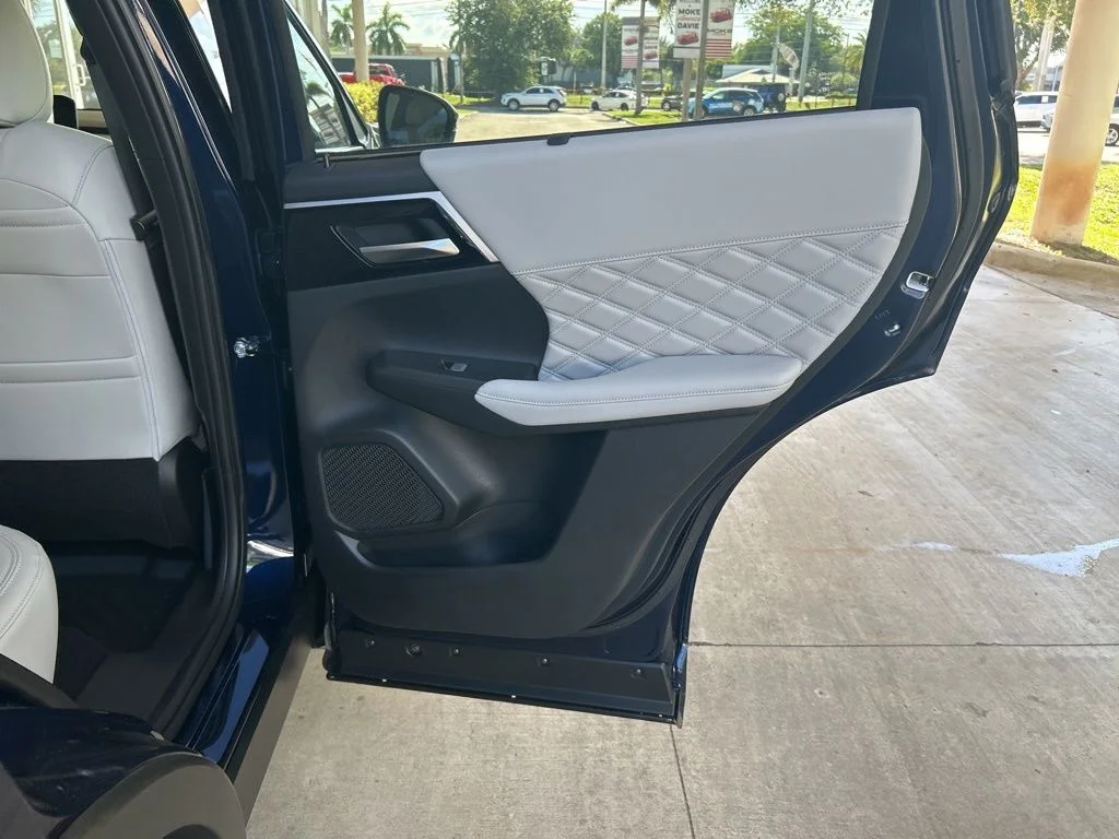 2025 Mitsubishi Outlander Plug-in Hybrid SEL - Photo 35