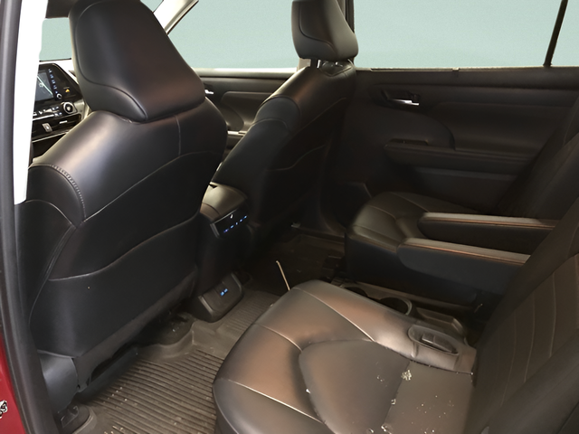 2022 Toyota Highlander XLE - Photo 12
