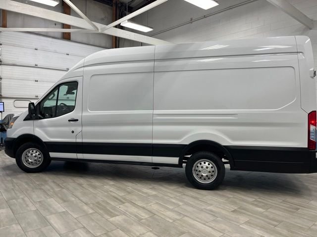 Used 2023 Oxford White Ford Base image 3