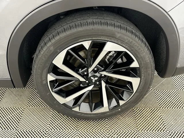 Certified Pre-Owned 2024 Mitsubishi Outlander SE