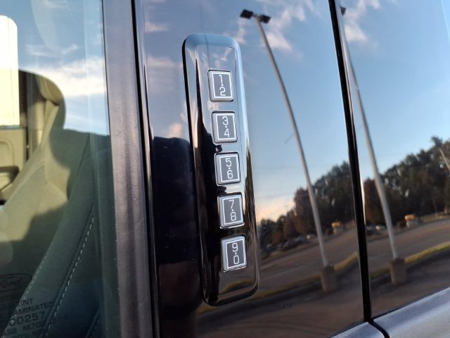 Used 2023 Black Ford XLT image 15