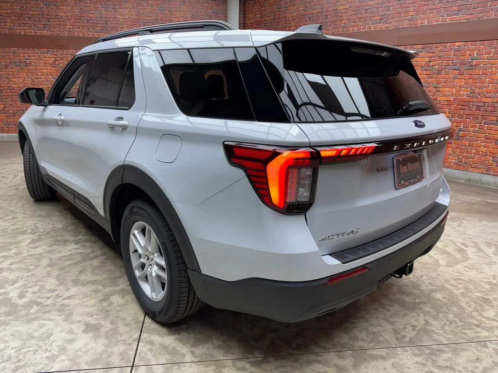 New 2026 Space White Metallic Ford Active image 2